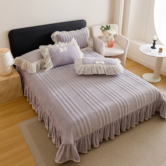 91家纺网 家纺一手货源 找家纺 菊上家纺 2025新款雕花绒牛奶绒夹棉床盖款四件套-蝴蝶仙子 蝴蝶仙子-紫