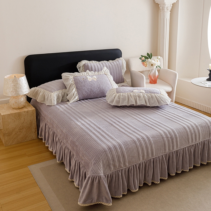 91家纺网 家纺一手货源 找家纺 菊上家纺 2025新款雕花绒牛奶绒夹棉床盖款四件套-蝴蝶仙子 蝴蝶仙子-紫