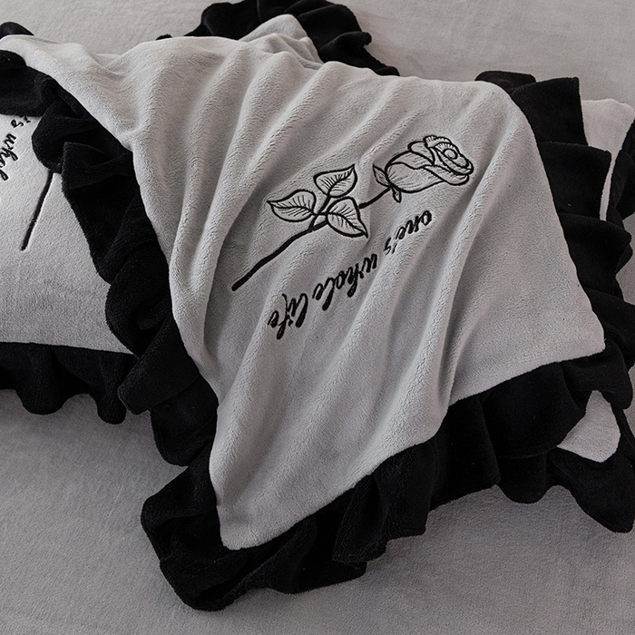 91家纺网 家纺一手货源 找家纺 （总）舒咪欧 2025新款加厚全消光全消光牛奶绒纯色法式刺绣花边款婚庆大红四件套