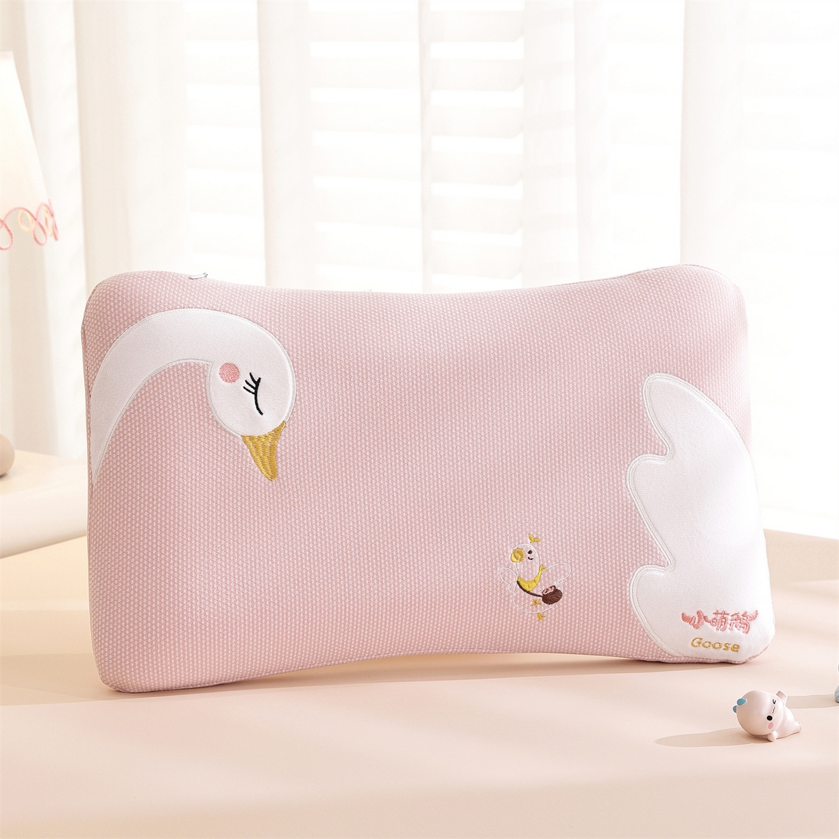 91家纺网 家纺一手货源 找家纺 （总）仁宇枕业 2025新款新品暖绒卡通小萌鹅儿童亲肤记忆枕头枕芯