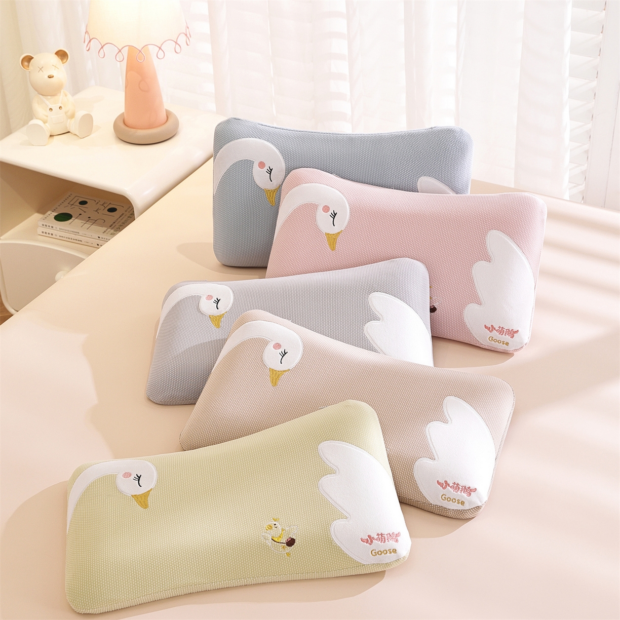 91家纺网 家纺一手货源 找家纺 （总）仁宇枕业 2025新款新品暖绒卡通小萌鹅儿童亲肤记忆枕头枕芯