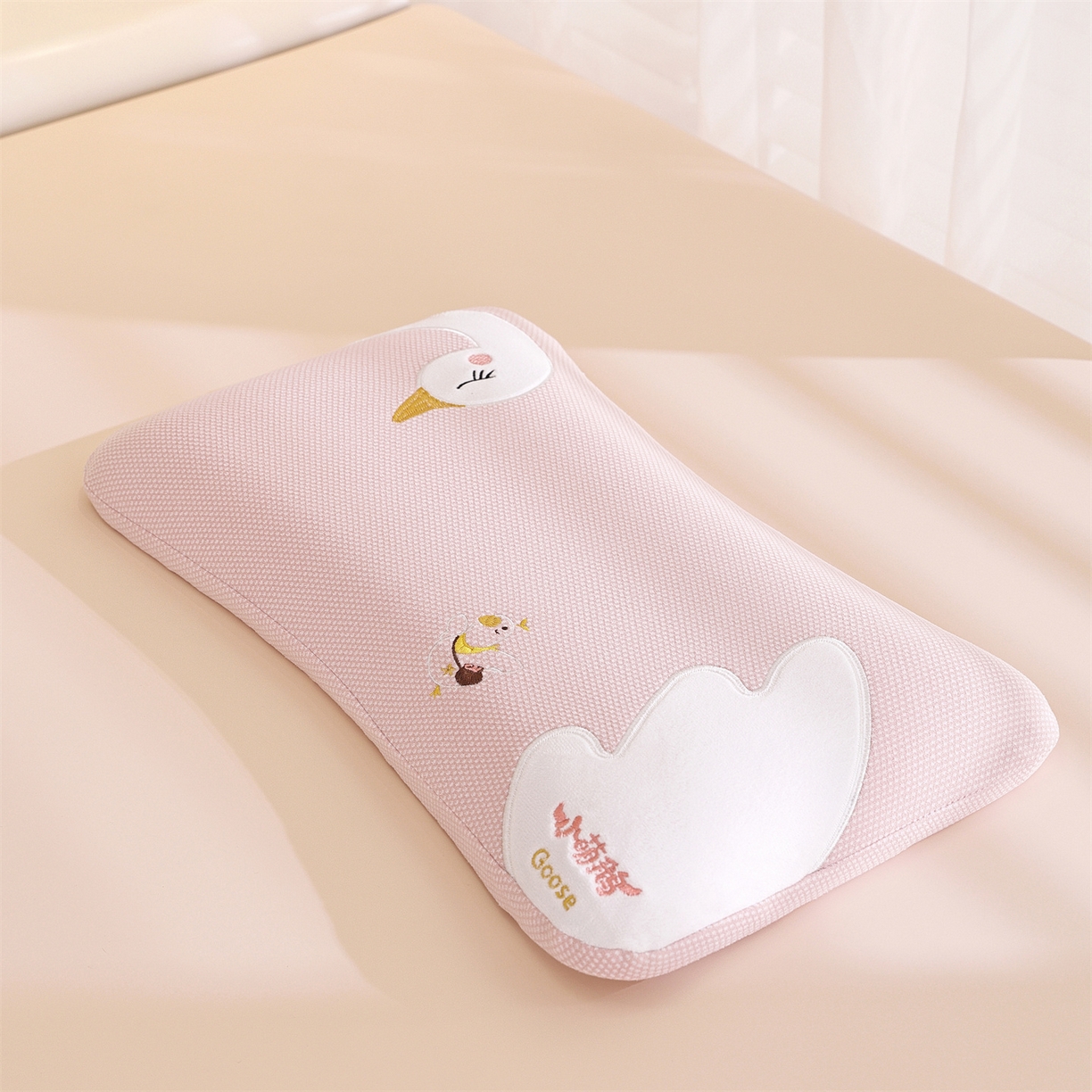 91家纺网 家纺一手货源 找家纺 （总）仁宇枕业 2025新款新品暖绒卡通小萌鹅儿童亲肤记忆枕头枕芯