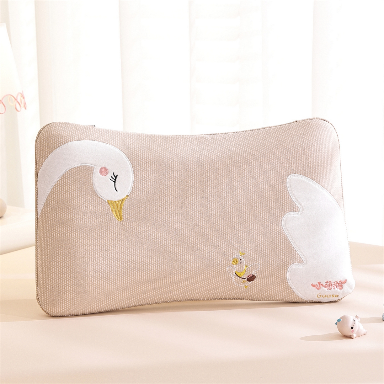 91家纺网 家纺一手货源 找家纺 （总）仁宇枕业 2025新款新品暖绒卡通小萌鹅儿童亲肤记忆枕头枕芯