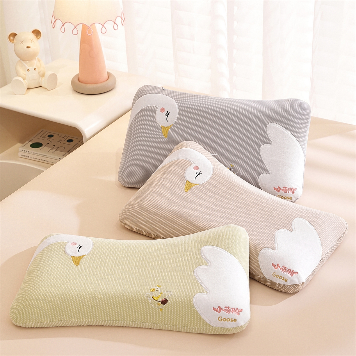 91家纺网 家纺一手货源 找家纺 （总）仁宇枕业 2025新款新品暖绒卡通小萌鹅儿童亲肤记忆枕头枕芯