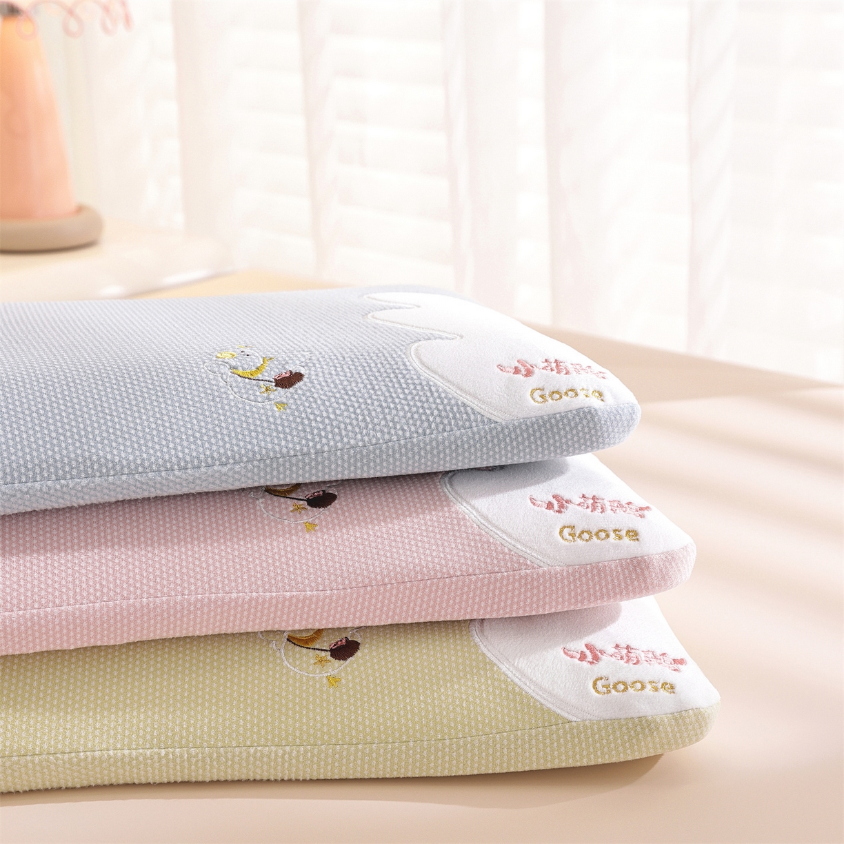 91家纺网 家纺一手货源 找家纺 （总）仁宇枕业 2025新款新品暖绒卡通小萌鹅儿童亲肤记忆枕头枕芯