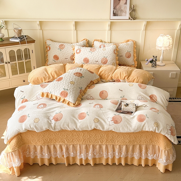 91家纺网 家纺一手货源 找家纺 （总）雅眠居 2025新款直播爆款牛奶绒印花床盖四件套双层蕾丝花边床裙单件三件套