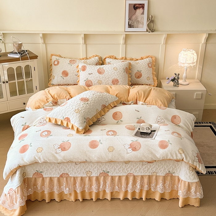 91家纺网 家纺一手货源 找家纺 （总）雅眠居 2025新款直播爆款牛奶绒印花床盖四件套双层蕾丝花边床裙单件三件套