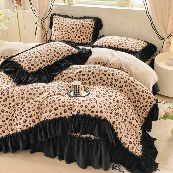 91家纺网 家纺一手货源 找家纺 （总）云木里 2025新款热卖大宽花边牛奶绒床盖款四件套