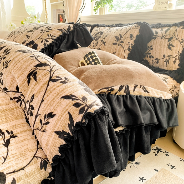 91家纺网 家纺一手货源 找家纺 （总）云木里 2025新款热卖大宽花边牛奶绒床盖款四件套