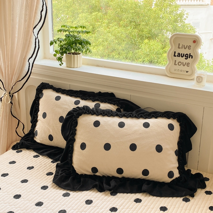 91家纺网 家纺一手货源 找家纺 云木里 2025新款热卖大宽花边牛奶绒床盖款四件套 波点