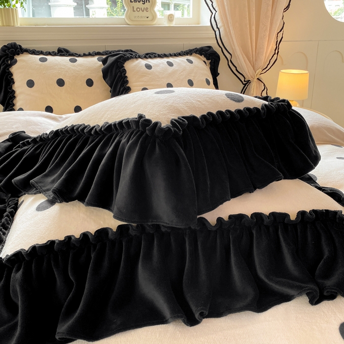 91家纺网 家纺一手货源 找家纺 云木里 2025新款热卖大宽花边牛奶绒床盖款四件套 波点