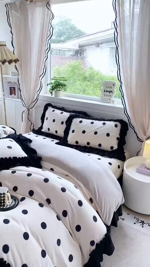 91家纺网 家纺一手货源 找家纺 云木里 2025新款热卖大宽花边牛奶绒床盖款四件套 波点