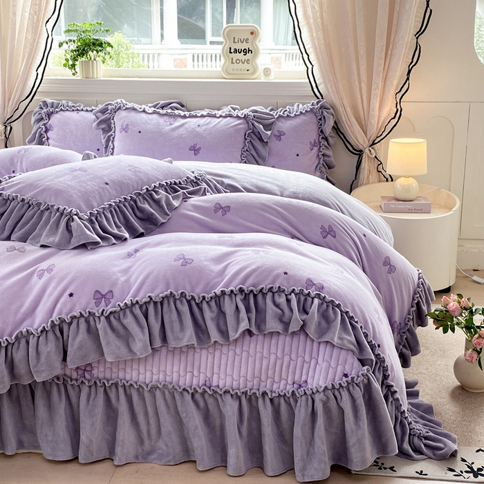 91家纺网 家纺一手货源 找家纺 云木里 2025新款热卖大宽花边牛奶绒床盖款四件套 蝴蝶结紫色