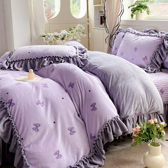 91家纺网 家纺一手货源 找家纺 云木里 2025新款热卖大宽花边牛奶绒床盖款四件套 蝴蝶结紫色