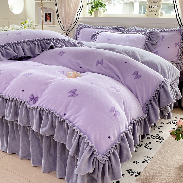 91家纺网 家纺一手货源 找家纺 云木里 2025新款热卖大宽花边牛奶绒床盖款四件套 蝴蝶结紫色