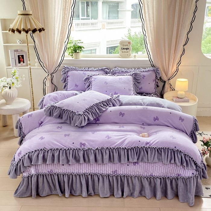 91家纺网 家纺一手货源 找家纺 云木里 2025新款热卖大宽花边牛奶绒床盖款四件套 蝴蝶结紫色