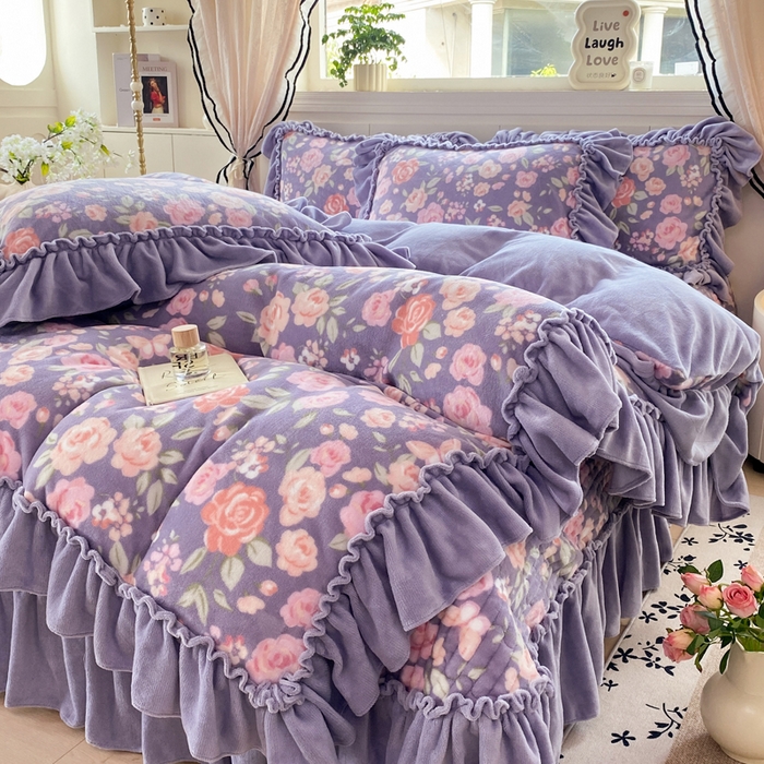 91家纺网 家纺一手货源 找家纺 云木里 2025新款热卖大宽花边牛奶绒床盖款四件套 花里梦