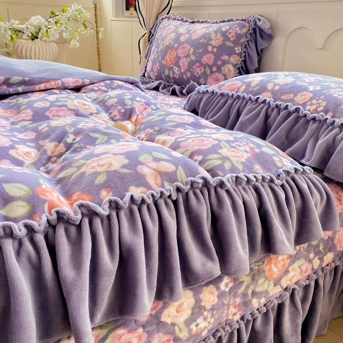 91家纺网 家纺一手货源 找家纺 云木里 2025新款热卖大宽花边牛奶绒床盖款四件套 花里梦