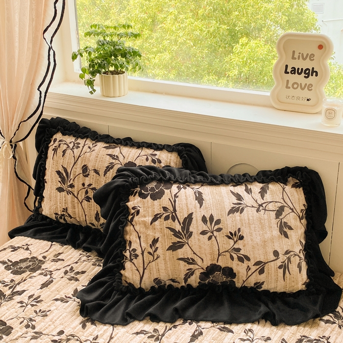 91家纺网 家纺一手货源 找家纺 云木里 2025新款热卖大宽花边牛奶绒床盖款四件套 玫瑰之约