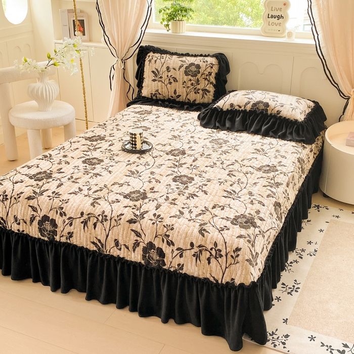 91家纺网 家纺一手货源 找家纺 云木里 2025新款热卖大宽花边牛奶绒床盖款四件套 玫瑰之约