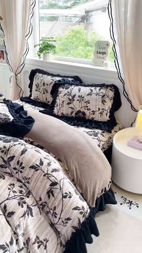 91家纺网 家纺一手货源 找家纺 云木里 2025新款热卖大宽花边牛奶绒床盖款四件套 玫瑰之约