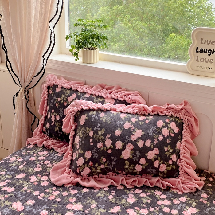 91家纺网 家纺一手货源 找家纺 云木里 2025新款热卖大宽花边牛奶绒床盖款四件套 幽香