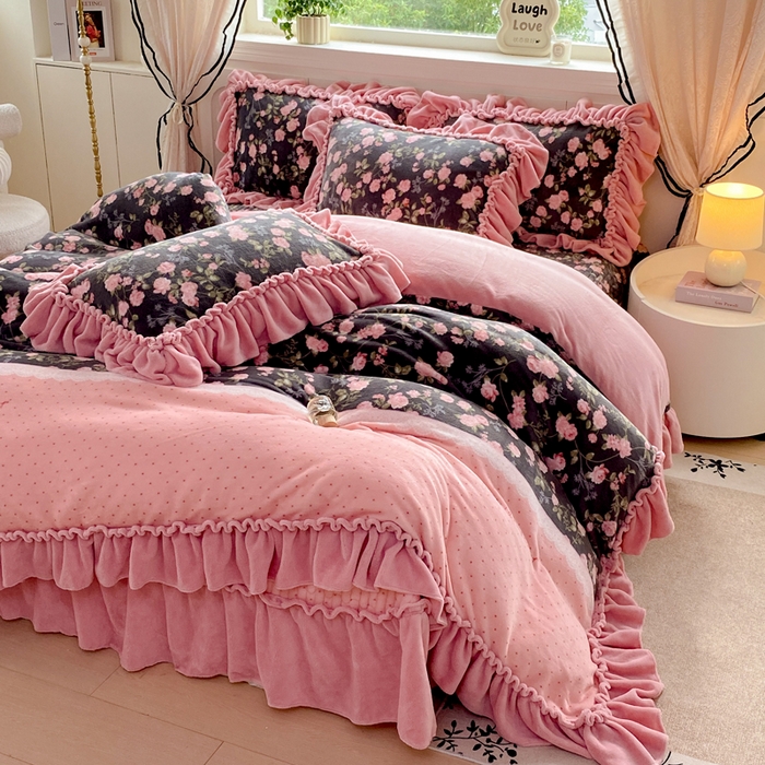 91家纺网 家纺一手货源 找家纺 云木里 2025新款热卖大宽花边牛奶绒床盖款四件套 幽香