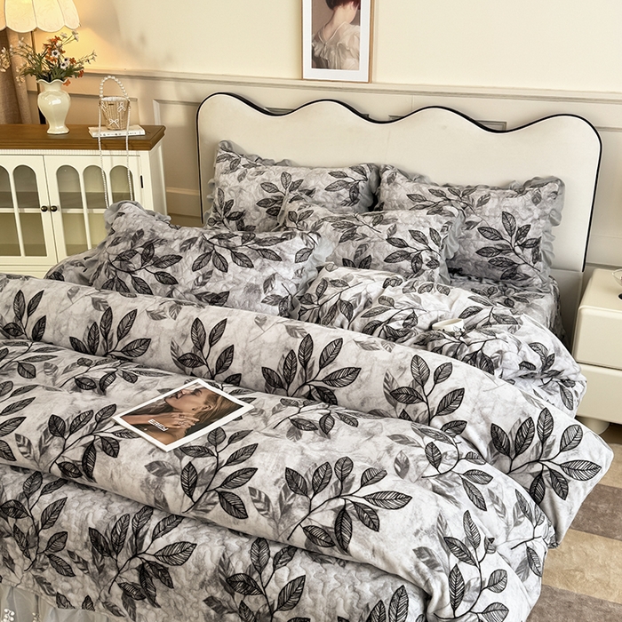 91家纺网 家纺一手货源 找家纺 雅眠居 2025新款直播爆款牛奶绒印花床盖四件套双层蕾丝花边床裙单件三件套 一路繁花