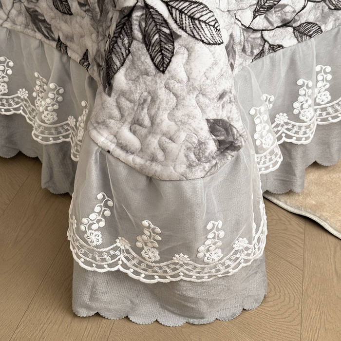 91家纺网 家纺一手货源 找家纺 雅眠居 2025新款直播爆款牛奶绒印花床盖四件套双层蕾丝花边床裙单件三件套 一路繁花