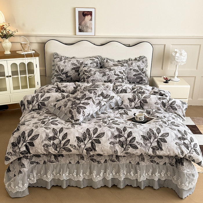 雅眠居 2025新款直播爆款牛奶绒印花床盖四件套双层蕾丝花边床裙单件三件套 一路繁花