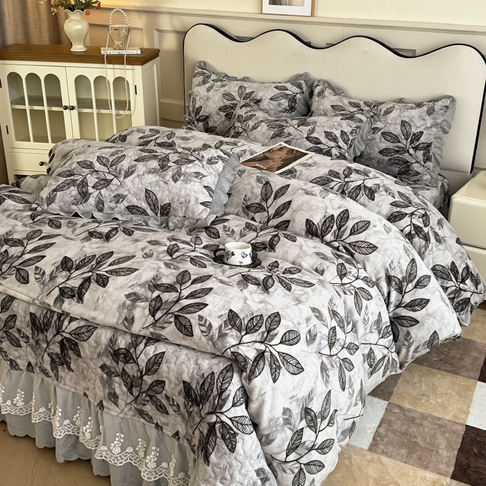 91家纺网 家纺一手货源 找家纺 雅眠居 2025新款直播爆款牛奶绒印花床盖四件套双层蕾丝花边床裙单件三件套 一路繁花