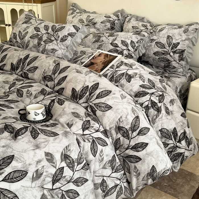 91家纺网 家纺一手货源 找家纺 雅眠居 2025新款直播爆款牛奶绒印花床盖四件套双层蕾丝花边床裙单件三件套 一路繁花