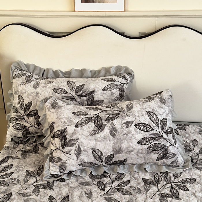 91家纺网 家纺一手货源 找家纺 雅眠居 2025新款直播爆款牛奶绒印花床盖四件套双层蕾丝花边床裙单件三件套 一路繁花