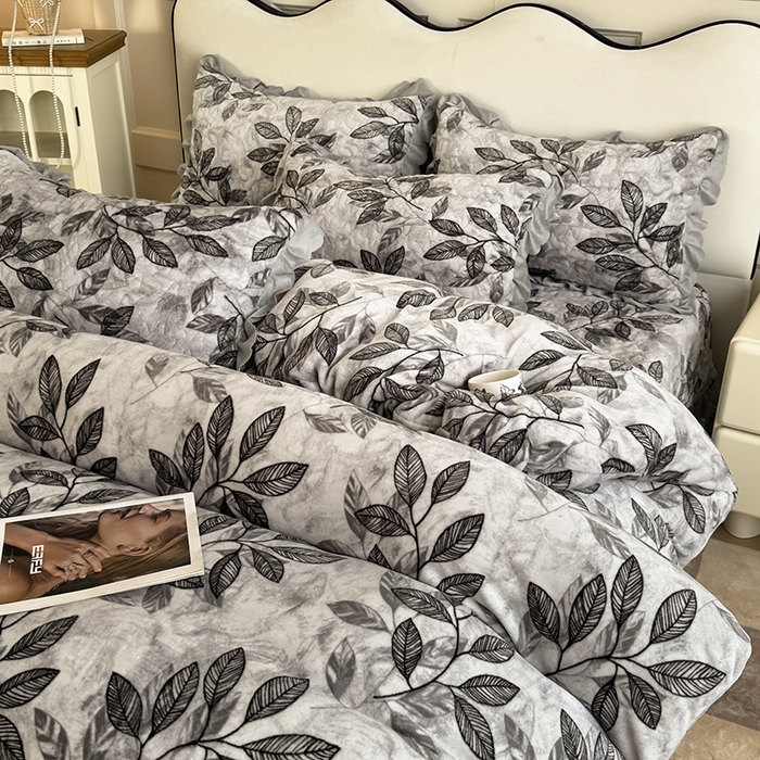 91家纺网 家纺一手货源 找家纺 雅眠居 2025新款直播爆款牛奶绒印花床盖四件套双层蕾丝花边床裙单件三件套 一路繁花