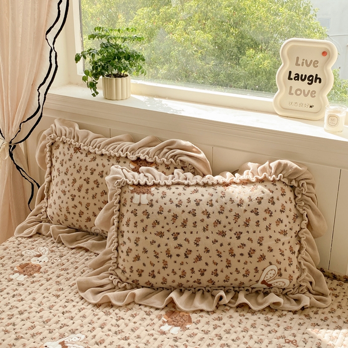 91家纺网 家纺一手货源 找家纺 云木里 2025新款热卖大宽花边牛奶绒床盖款四件套 织梦空间