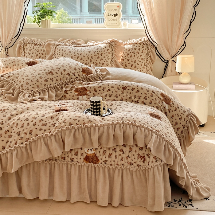 91家纺网 家纺一手货源 找家纺 云木里 2025新款热卖大宽花边牛奶绒床盖款四件套 织梦空间