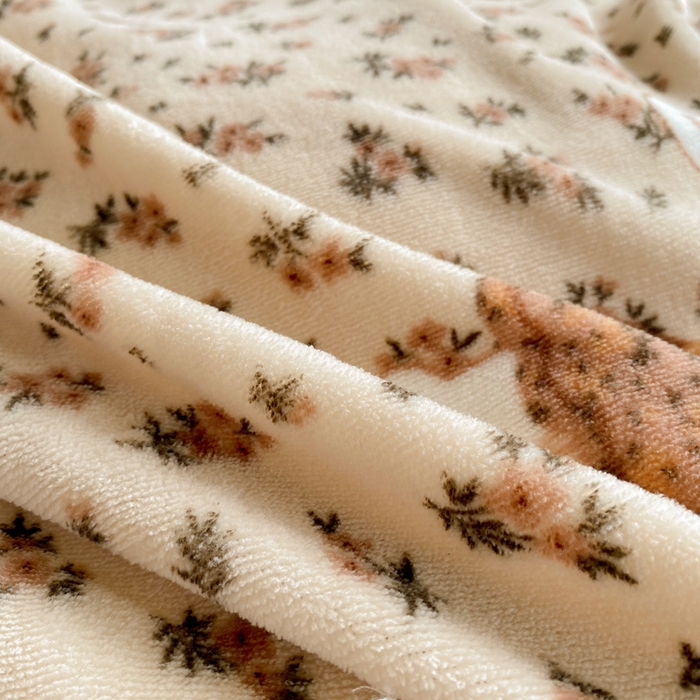 91家纺网 家纺一手货源 找家纺 云木里 2025新款热卖大宽花边牛奶绒床盖款四件套 织梦空间