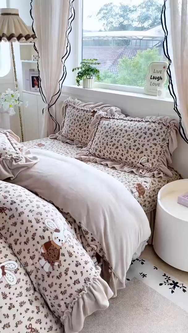 91家纺网 家纺一手货源 找家纺 云木里 2025新款热卖大宽花边牛奶绒床盖款四件套 织梦空间