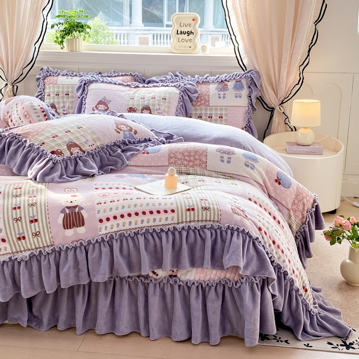 91家纺网 家纺一手货源 找家纺 云木里 2025新款热卖大宽花边牛奶绒床盖款四件套 紫色日记