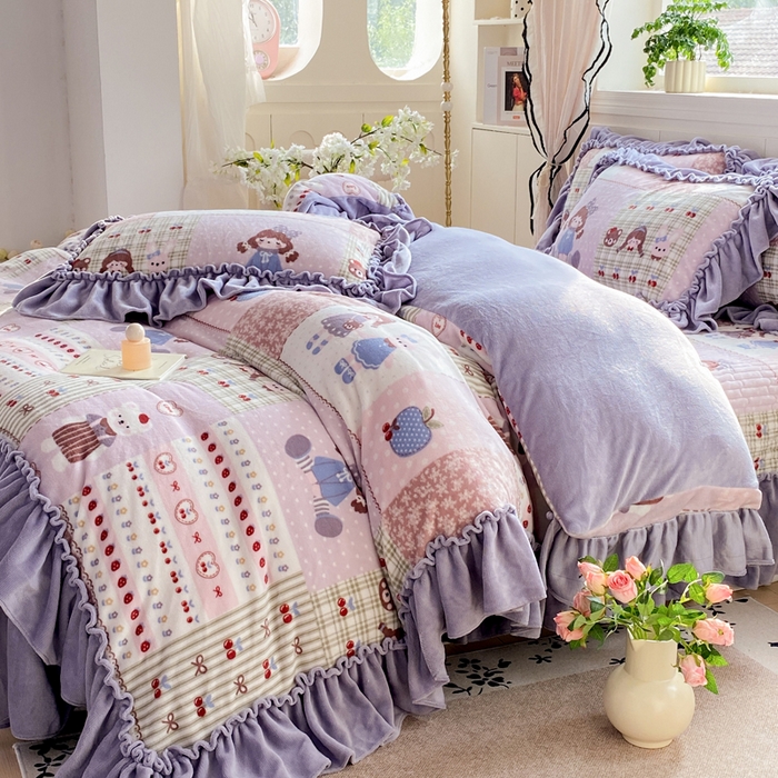 91家纺网 家纺一手货源 找家纺 云木里 2025新款热卖大宽花边牛奶绒床盖款四件套 紫色日记