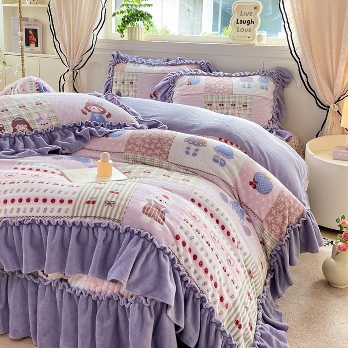 91家纺网 家纺一手货源 找家纺 云木里 2025新款热卖大宽花边牛奶绒床盖款四件套 紫色日记