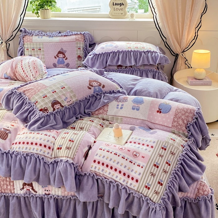 91家纺网 家纺一手货源 找家纺 云木里 2025新款热卖大宽花边牛奶绒床盖款四件套 紫色日记