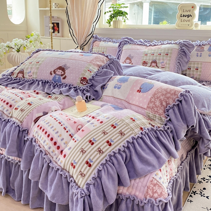 91家纺网 家纺一手货源 找家纺 云木里 2025新款热卖大宽花边牛奶绒床盖款四件套 紫色日记