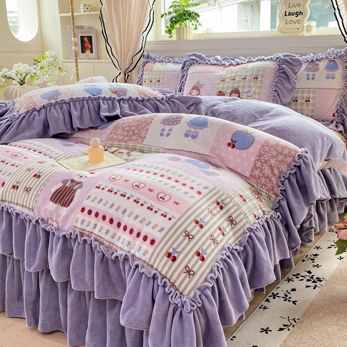 91家纺网 家纺一手货源 找家纺 云木里 2025新款热卖大宽花边牛奶绒床盖款四件套 紫色日记