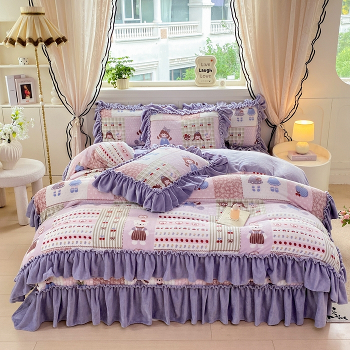 91家纺网 家纺一手货源 找家纺 云木里 2025新款热卖大宽花边牛奶绒床盖款四件套 紫色日记