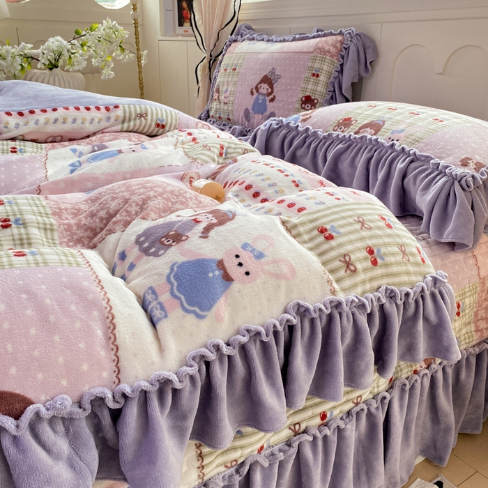 91家纺网 家纺一手货源 找家纺 云木里 2025新款热卖大宽花边牛奶绒床盖款四件套 紫色日记