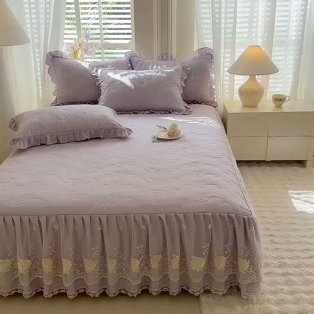 91家纺网 家纺一手货源 找家纺 美达家纺 2025新款玫瑰系列全棉夹棉床裙 玫瑰-紫色