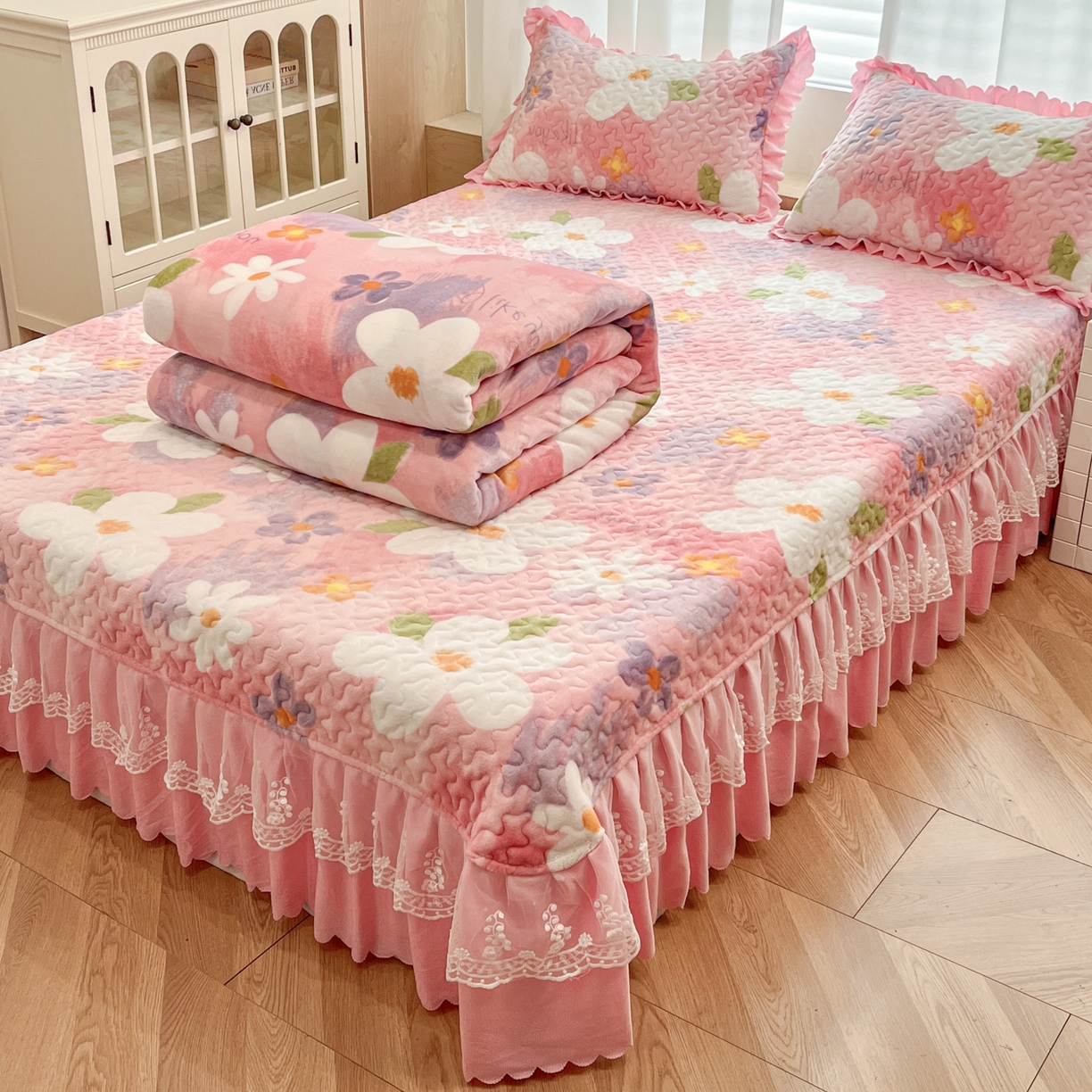 91家纺网 家纺一手货源 找家纺 （总）金梦家居 2025新款高克重牛奶绒印花床盖四件套