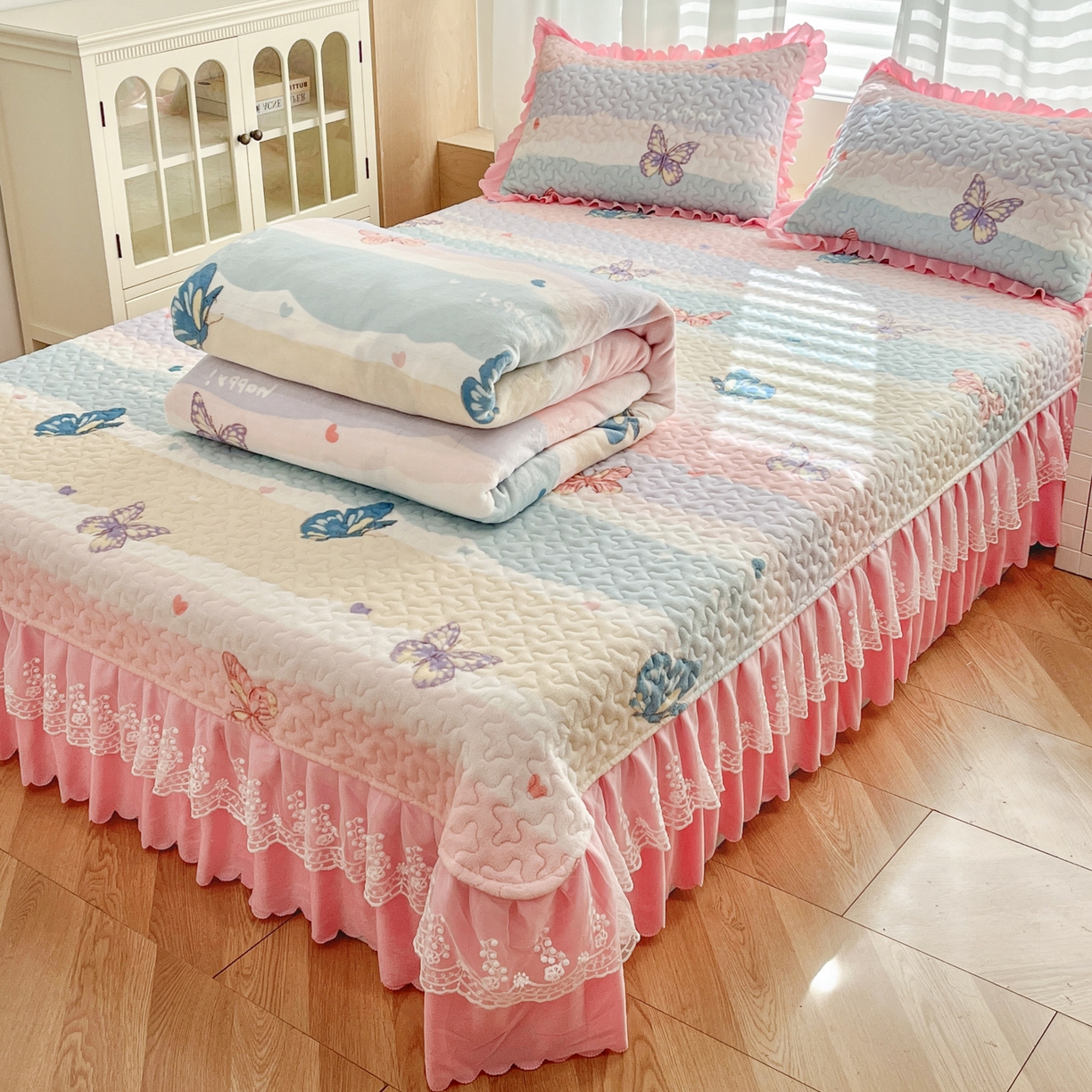 91家纺网 家纺一手货源 找家纺 （总）金梦家居 2025新款高克重牛奶绒印花床盖四件套