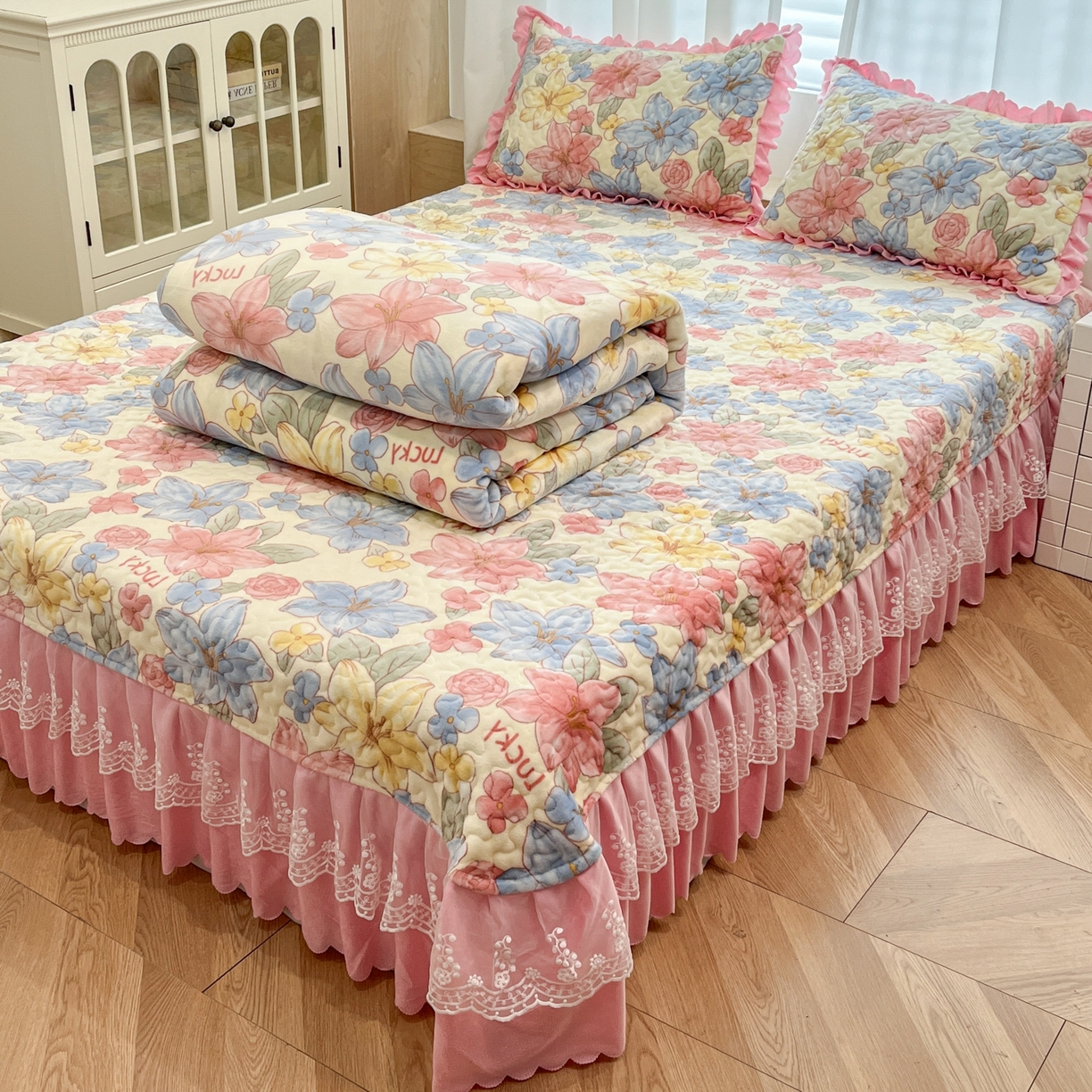 91家纺网 家纺一手货源 找家纺 （总）金梦家居 2025新款高克重牛奶绒印花床盖四件套